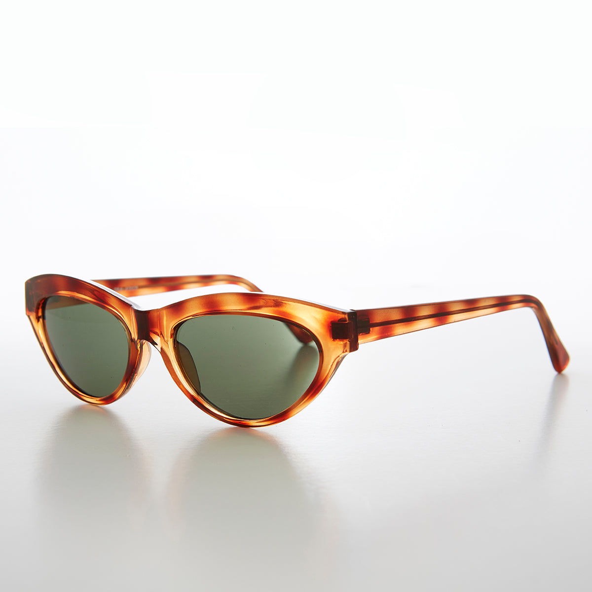 Classic Women's Cat Eye Retro Sunglass - Bonnie