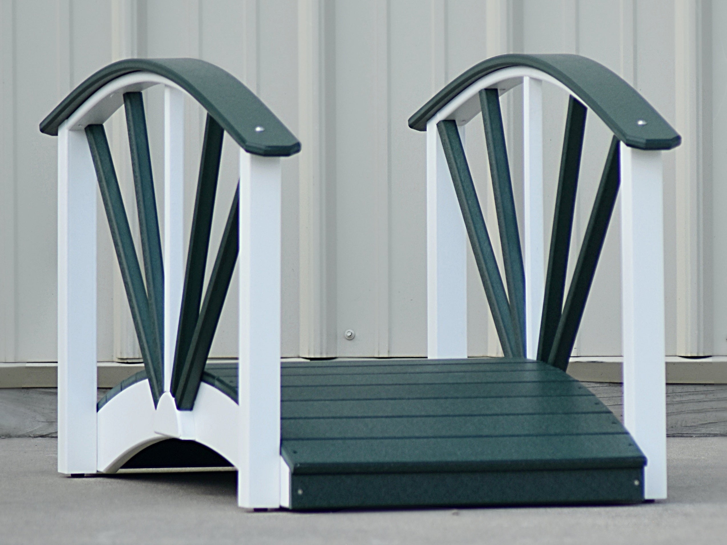 Poly Ornamental 3' Landscape Bridge, Green and White