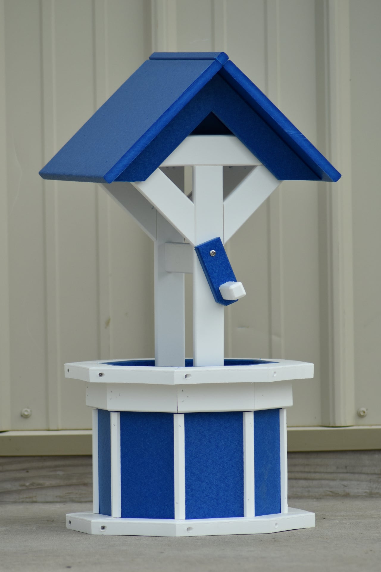 2 ft. Poly Wishing well Planter, Blue and White