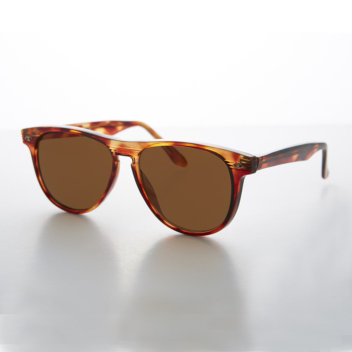 Sporty Racer Vintage Sunglass with Keyhole Bridge - Elvin