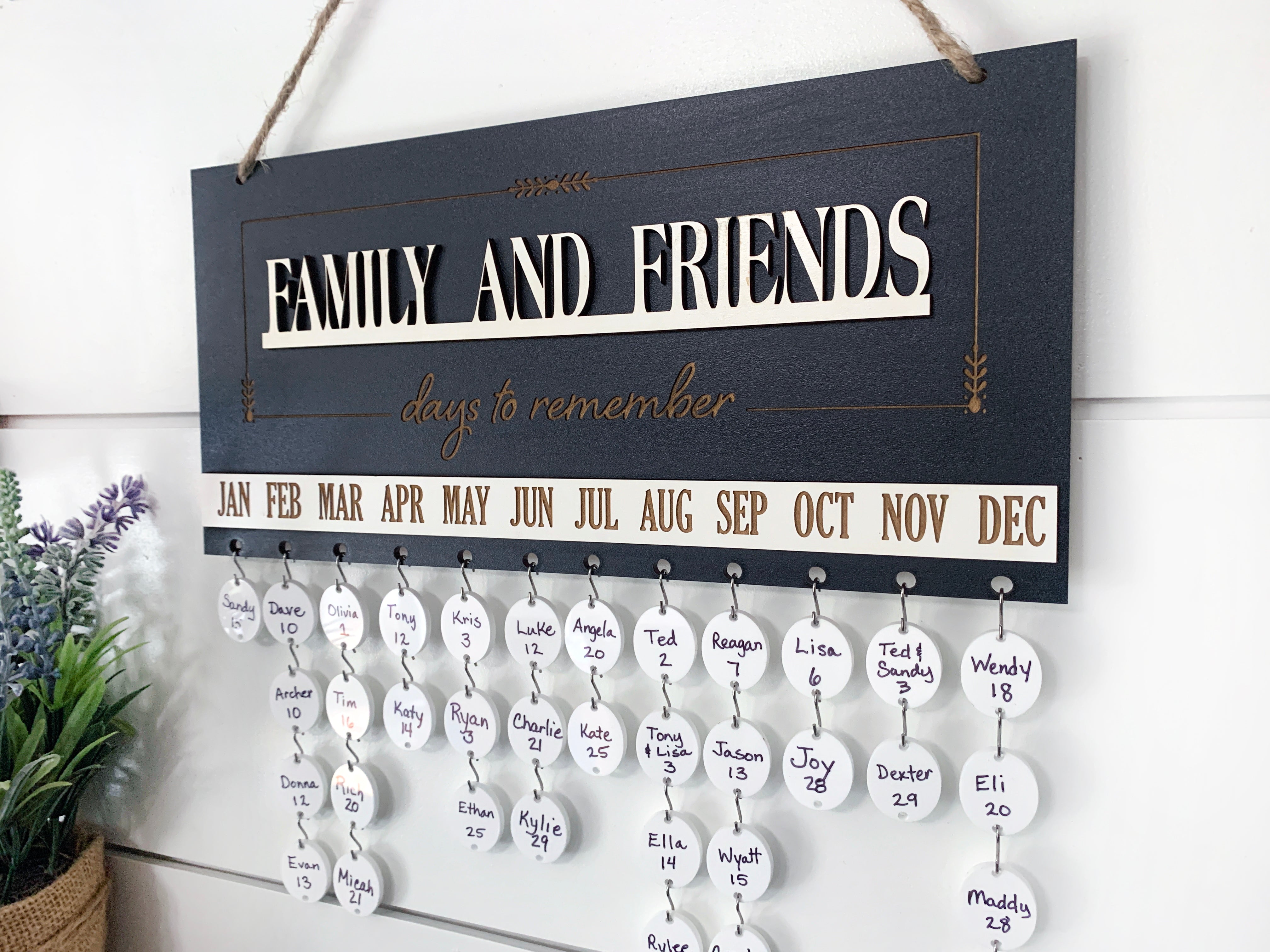 Calendar Gifts Family and Friends Days to Remember Calendar Sign Board in Oak or Black, Plain Write-On Circles