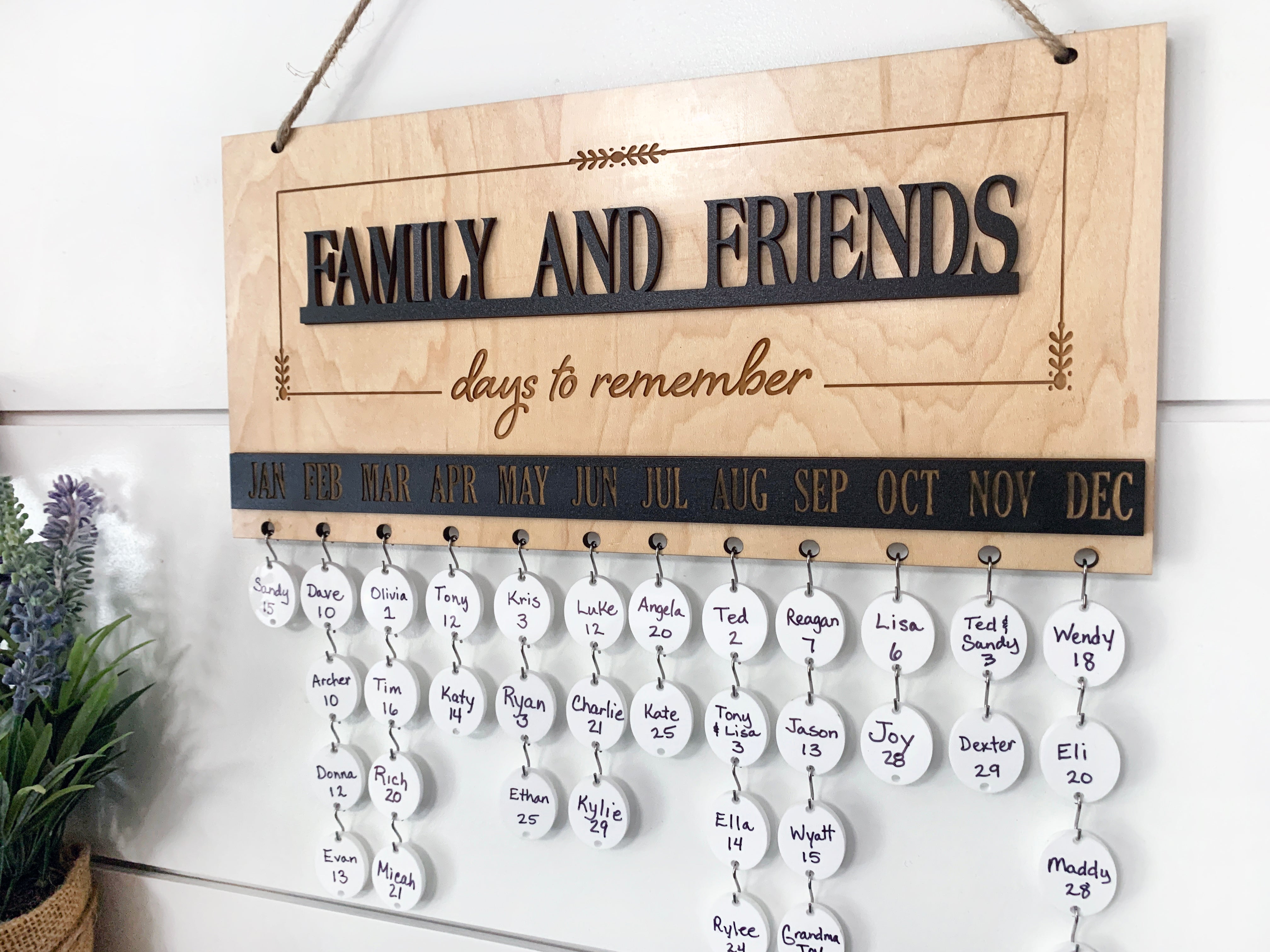 Calendar Gifts Family and Friends Days to Remember Calendar Sign Board in Oak or Black, Plain Write-On Circles