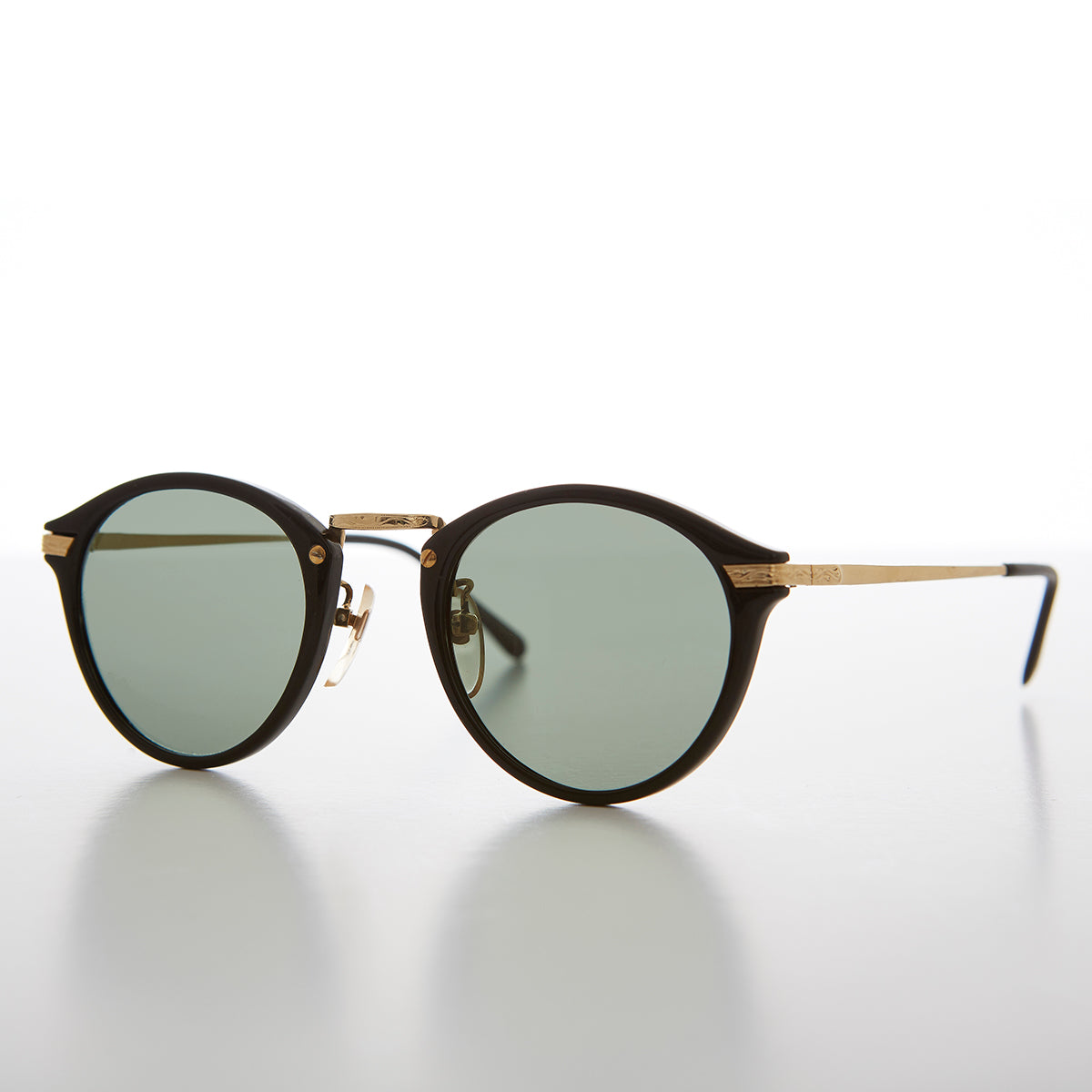 Round P3 Vintage Sunglass with Gold Temples and Bridge - Morris