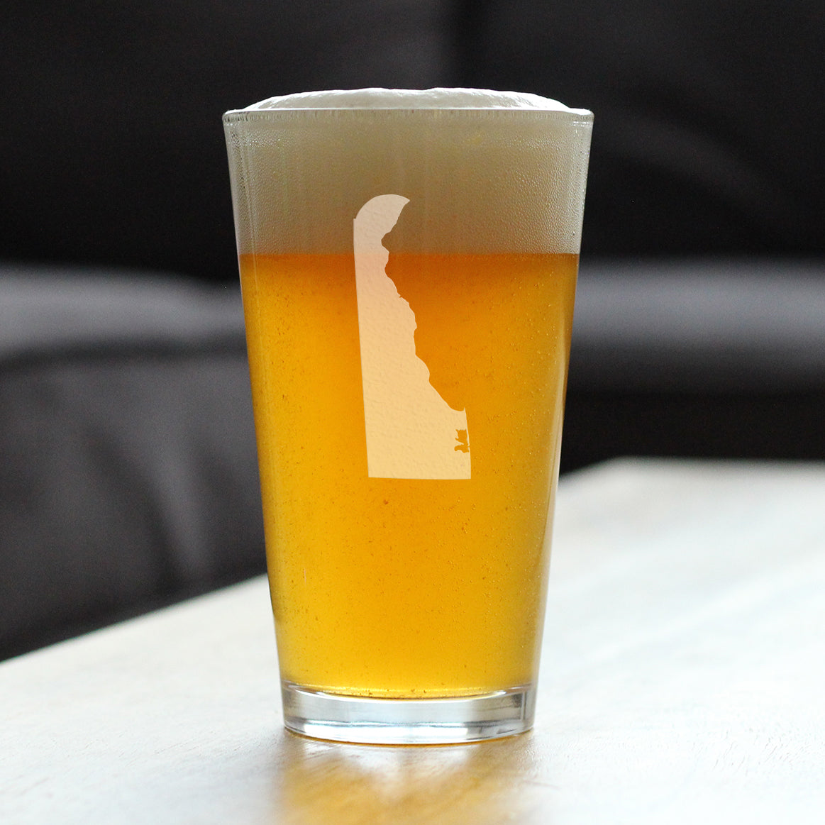 Delaware State Outline Pint Glass for Beer - State Themed Drinking Decor and Gifts for Delawarean Women & Men - 16 Oz Glasses