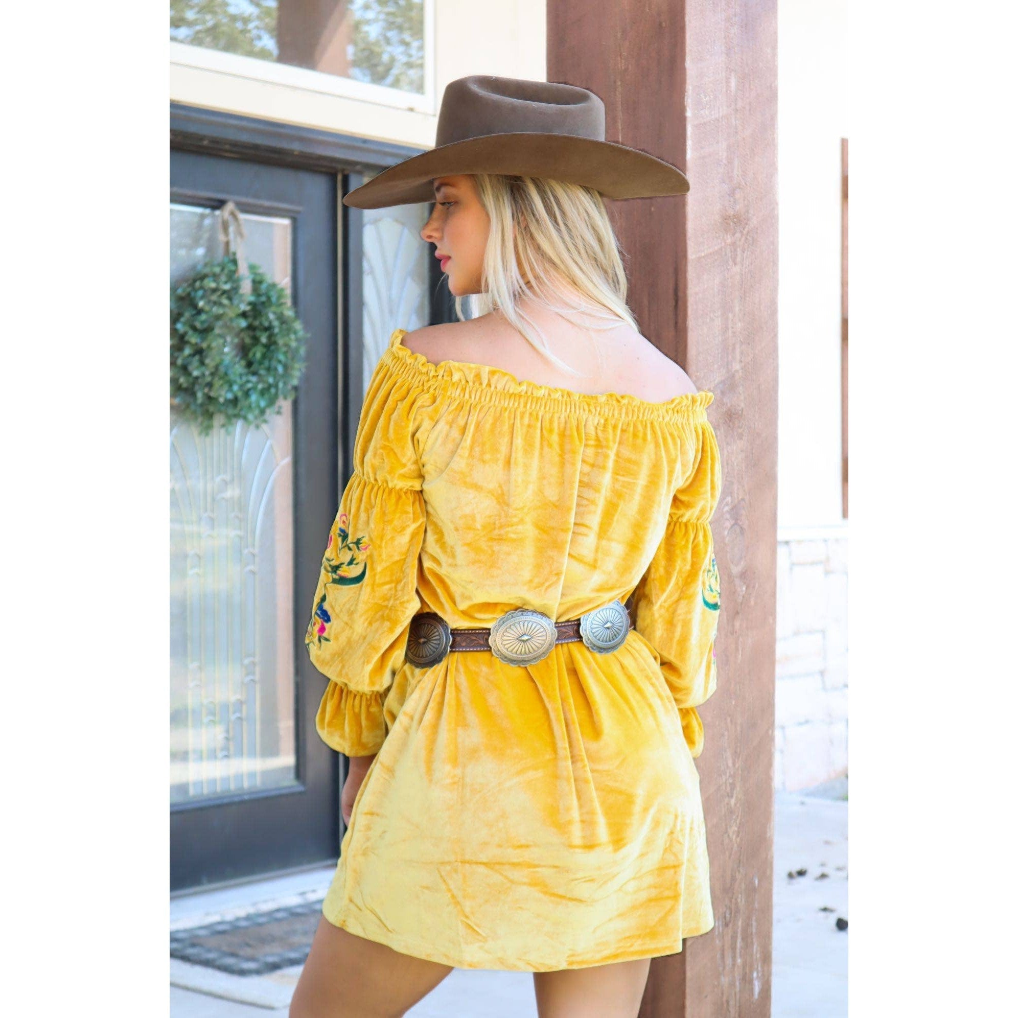 velvet mustard yellow dress Rio Grande Embroidered Velvet Tunic Dress in Mustard [2X, 3X Remaining –  Silicon Power Store (US)